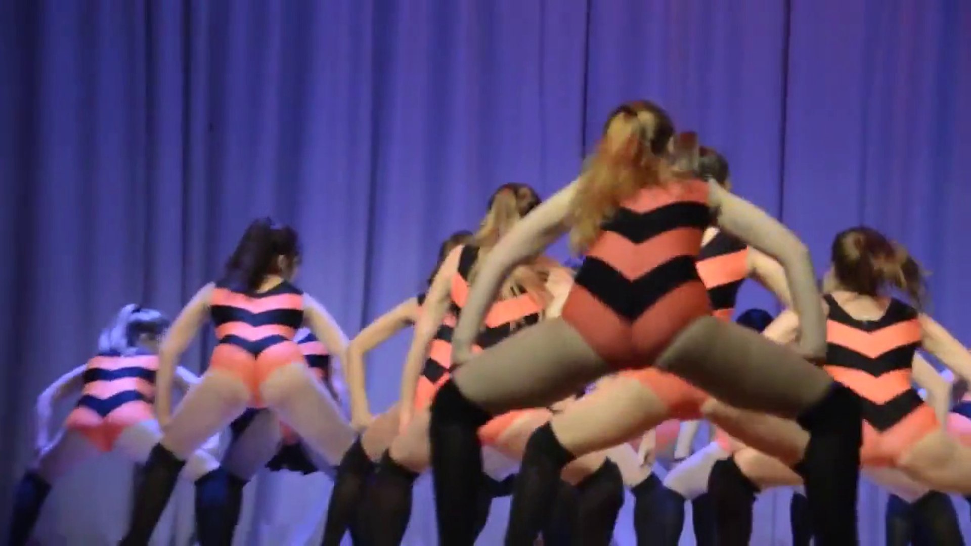 Girl Poops While Twerking
