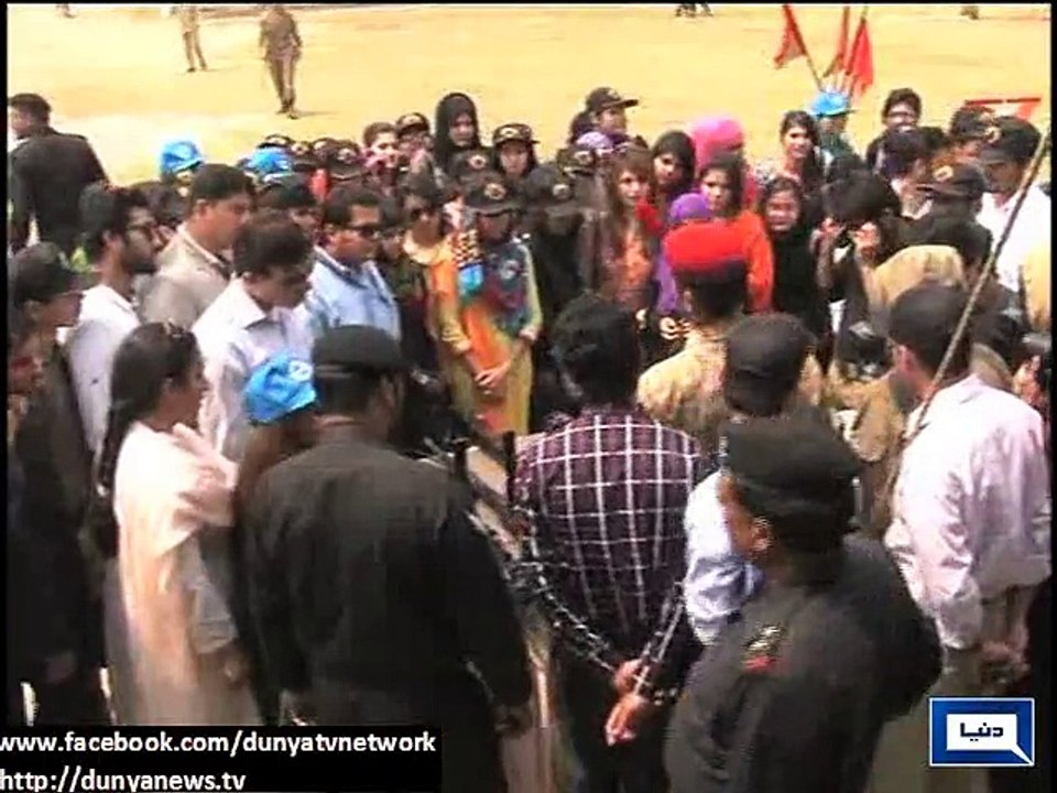 Dunya News-Lahore Students spend day with Pakistan Army soldiers
