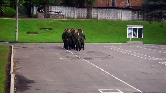 Солдаты жгут