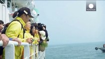 Corea del Sud: lacrime e fiori un anno dopo il naufragio del traghetto Sewol
