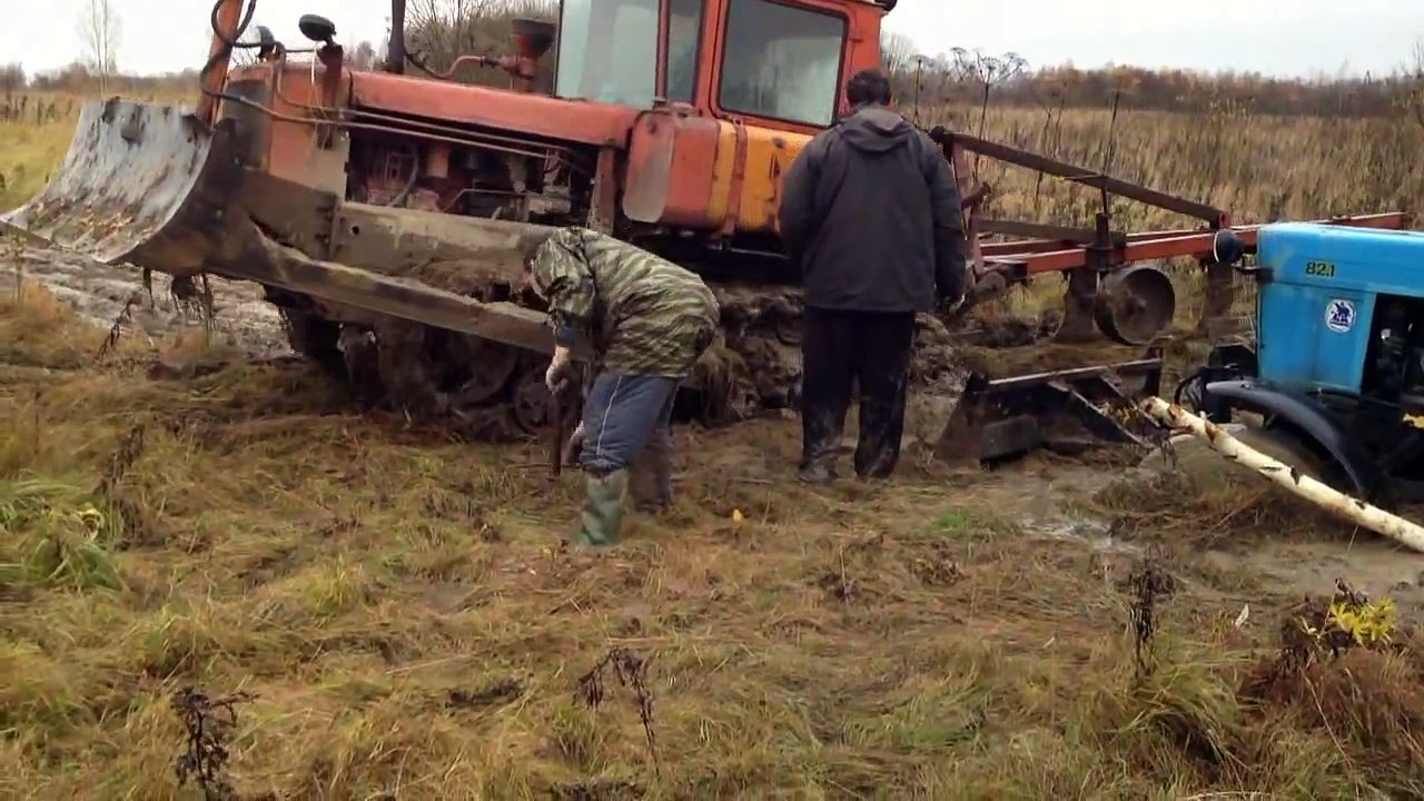 МТЗ 82 Вытаскиваем трактор