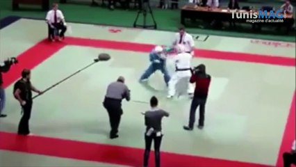 Un arbitre de Judo met KO deux combattants