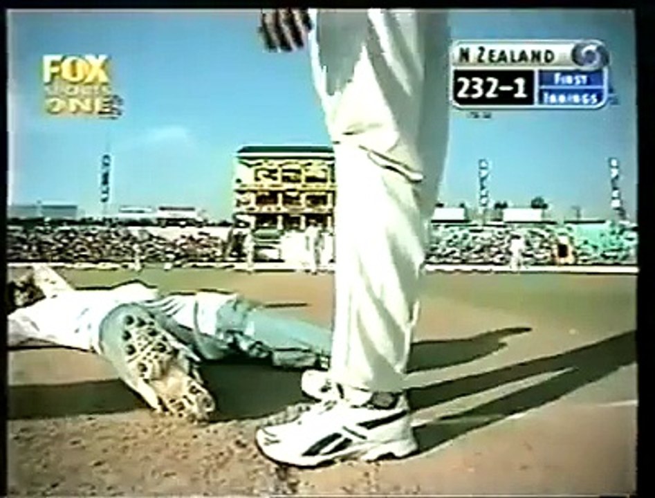 Amazing Injury in Cricket hehhehe very Funny !!! must Watch