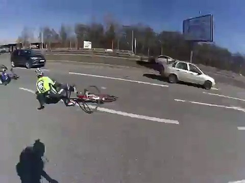 Un cycliste renversé par un camion-citerne...