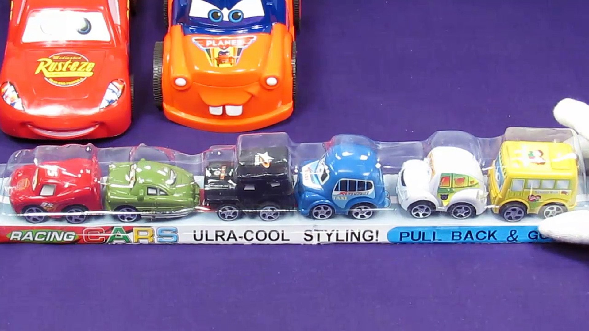 Disney Pixar CARS 2 Toys - Playset Lightning McQueen, Luigi, Guido