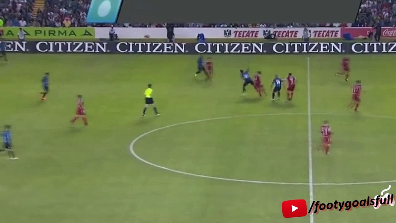 Ronaldinho incredible nutmeg last night vs Club Tijuana 2015