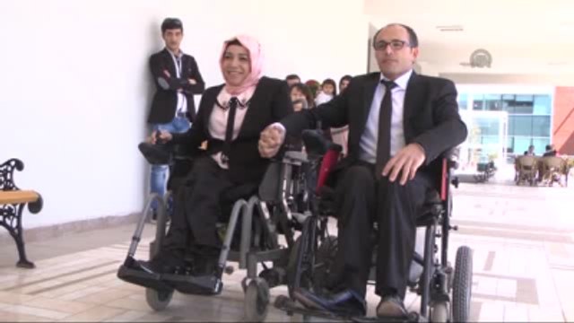 Bedensel Engelli Çiftin 9 Yıl Sonra Nikah Mutluluğu