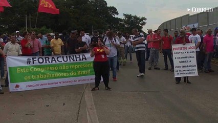 Contra terceirização, petroleiros fecham rodovia em Paulínia