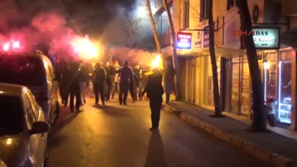 Gebzespor Taraftarı Batı Yakası Tv'yi Basıp, Canlı Yayında Başkanı İstifadan Vazgeçirmeye Çalıştı