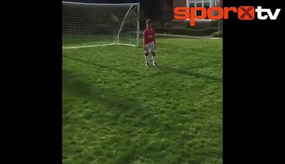 Van Persie'nin oğlu babasının yolunda!