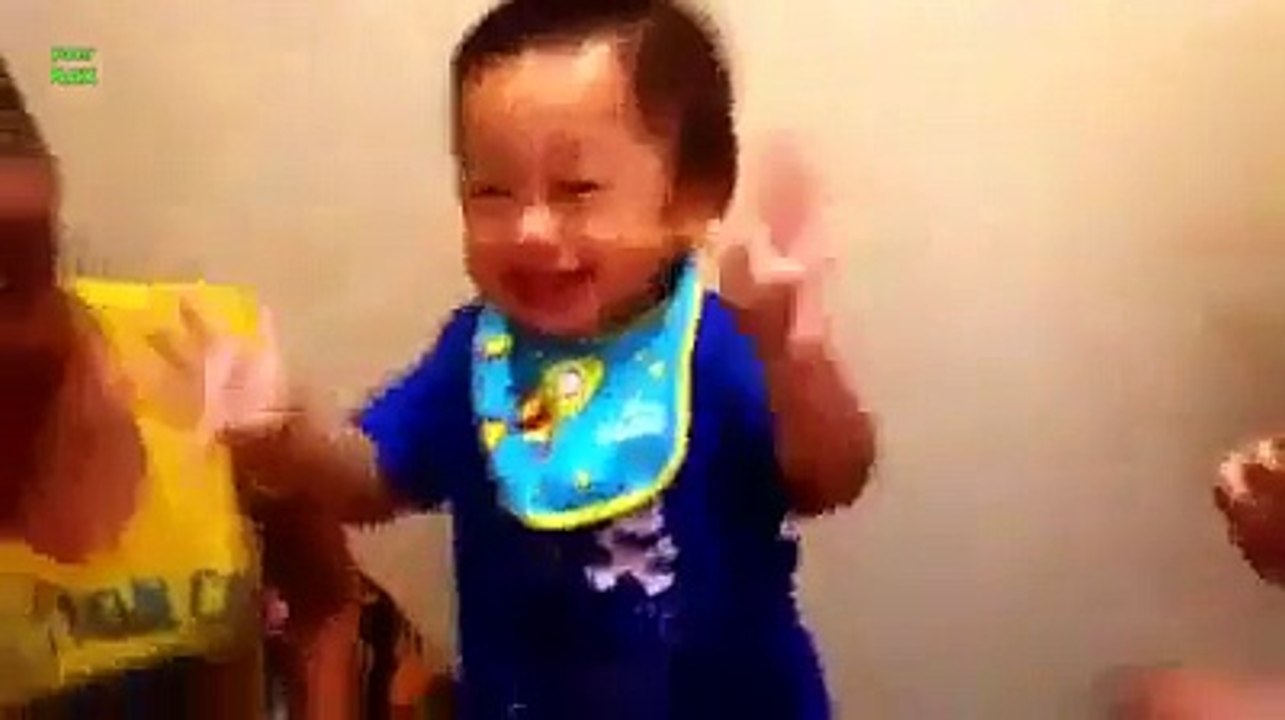 Hehehe Babie Eating Lemon Watch This Video - Best TimePass