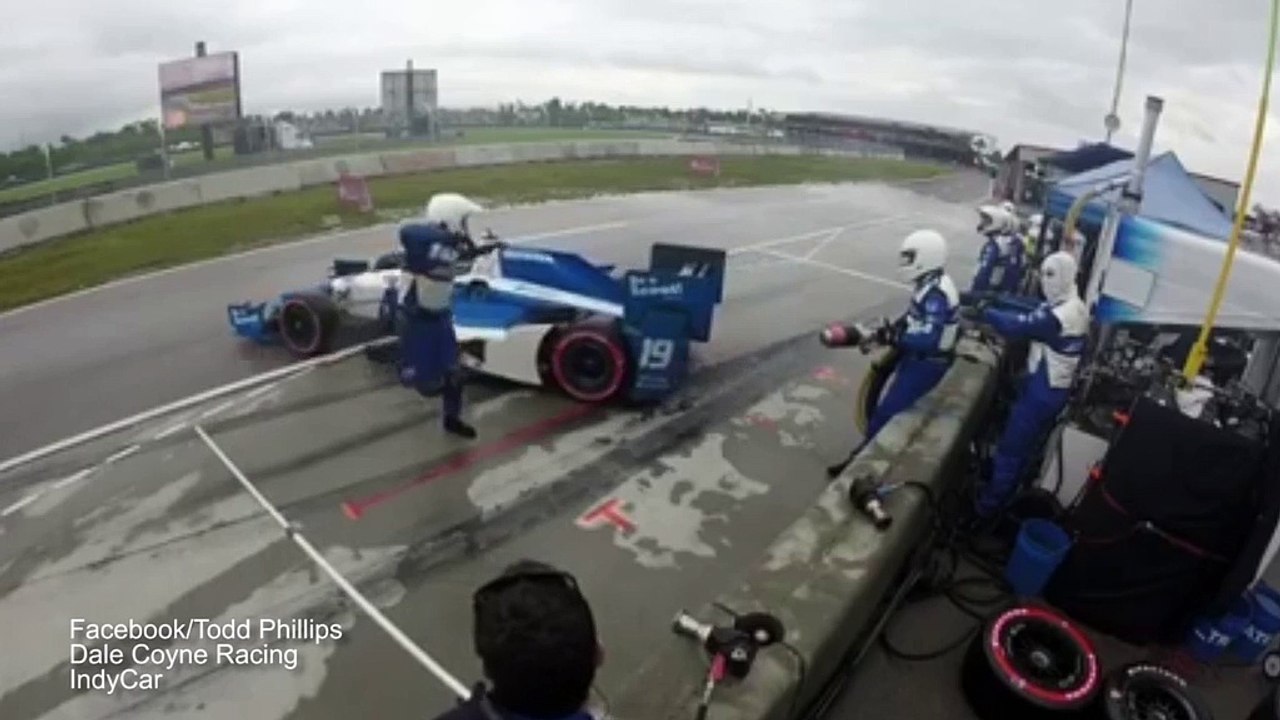 Dunya News -Moment IndyCar pit stop worker is hit by race car during Grand Prix