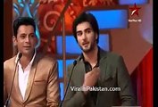 Imran Abbas Pakistani Actor live Flirts with Priyanka Chopra Award Show (Video)