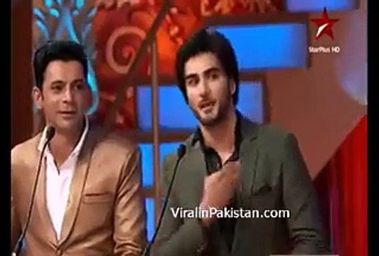 Imran Abbas Pakistani Actor live Flirts with Priyanka Chopra Award Show (Video)