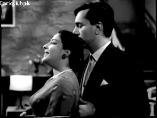 Koi aaya dhrkin kehti hae dheere se pulkon ki ye uthti girti chlman kehti hae