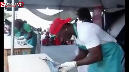 2 dakikada balığı temizledi