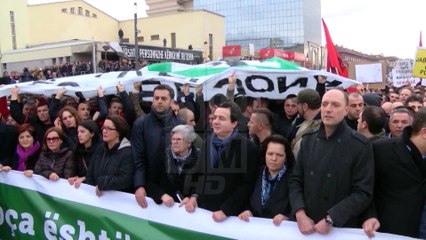 QEVERITARËT I ÇOJNË MESAZH OPOZITËS