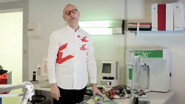 Aubert & Storch pour MAAF - «Professeur Maafimus» - avril 2015 - télécharger une attestation scolaire avec l'appli MAAF et moi