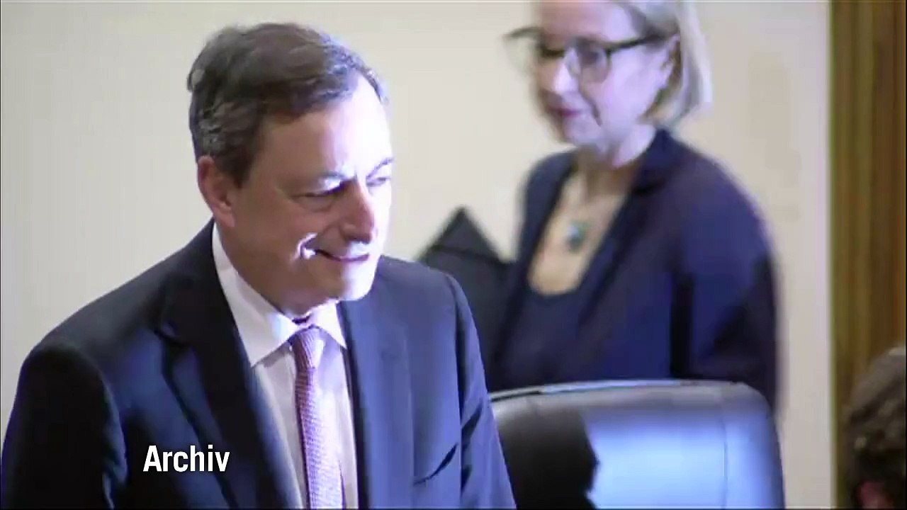 Konfetti-Attacke auf EZB-Chef Draghi