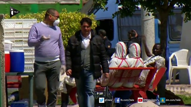 400 migrants disparus en Méditerranée, l'Italie submergée