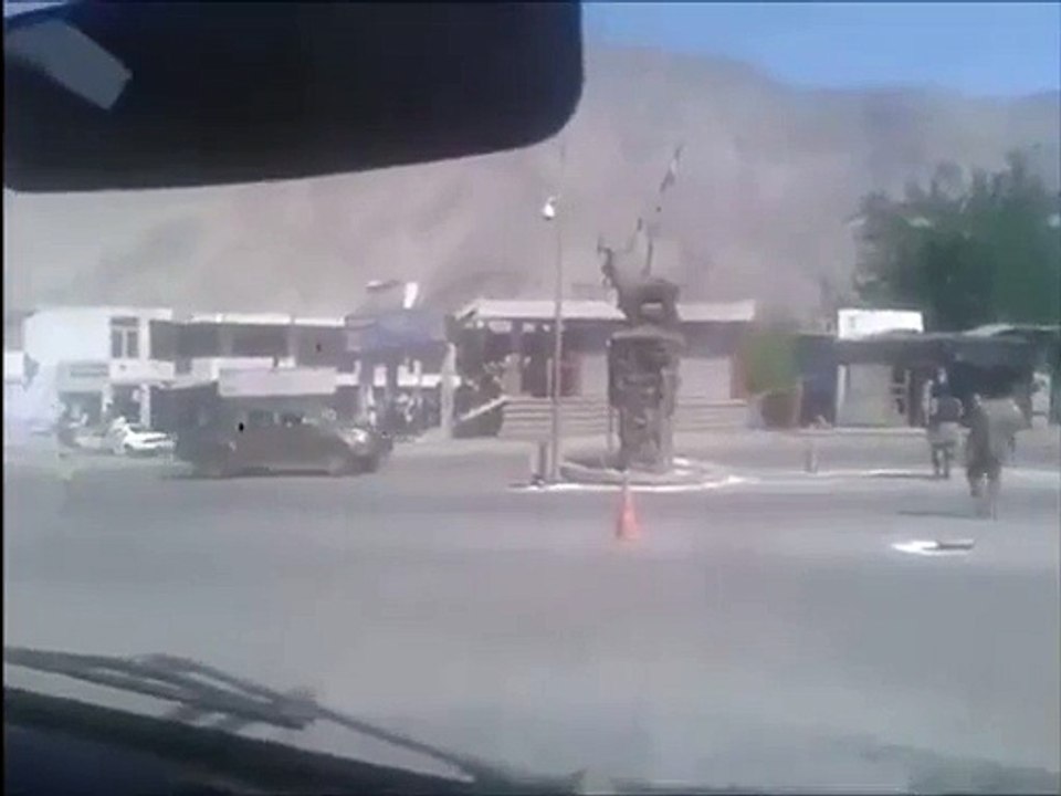 PM Nawaz Sharif Roaming without any protocol in GILGIT BALTISTAN