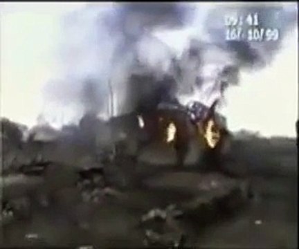 Русские солдаты расстреливают чеченскую семью (1999)