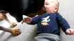 Rottweiler causa ataque de risos no bebê