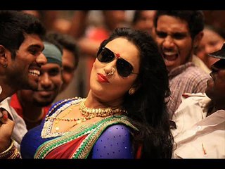 Hot mallu  Swetha Menon seducing with skin show