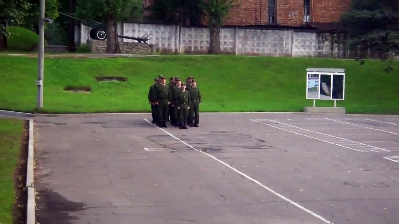 Des soldats Russes chantent « Barbie Girl »