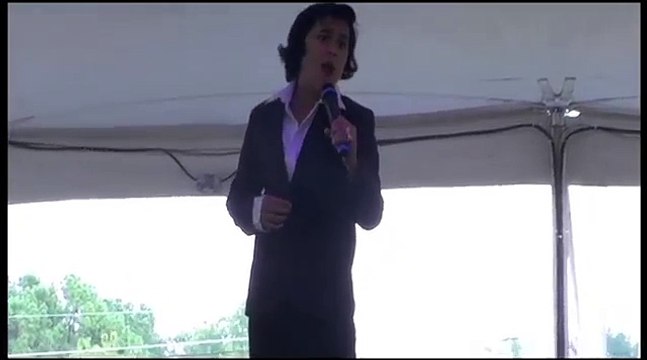 Cote Deonath sings 'If I Can Dream' at Elvis Week 2011 (video