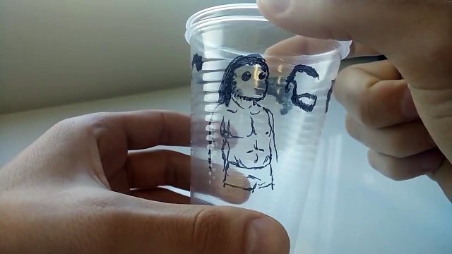 Relooking de personnages avec des gobelets en plastique... Petit jeu amusant fait maison!