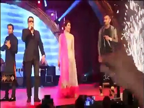 Indian Singer Mika Singh Slaps A Man From Audience