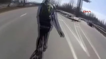 Bisikletçi İnanılmaz Kazadan Sağ Kurtuldu