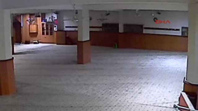 Gaziantep Camiden Hırsızlık Güvenlik Kamerasında