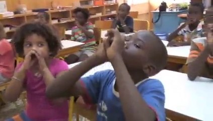 Joyeux anniversaire de la part de l'école André-Malraux de Bobo Dioulasso