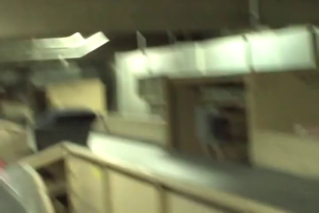 Pourquoi vos bagages sont explosés à l'aéroport : Airport Baggage System pushers