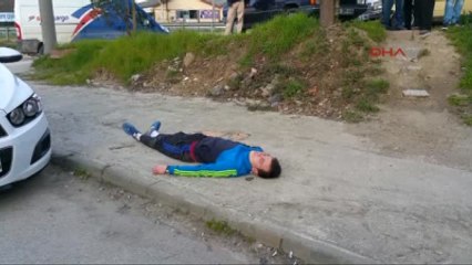 Düzce Uyuşturucu Kullanan Genç Kaldırımda Baygın Halde Bulundu