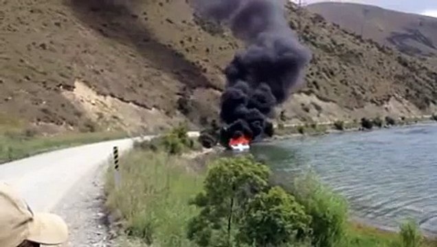 Cool way to put out a boat fire - FIRE FIGHTING WIN!