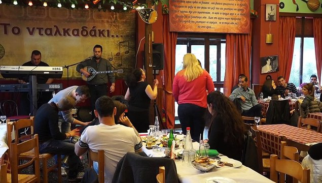 Το γλέντι συνεχίζεται την Κυριακή το μεσημέρι στο Νταλκαδάκι...... 29-03-2015 (video 2)