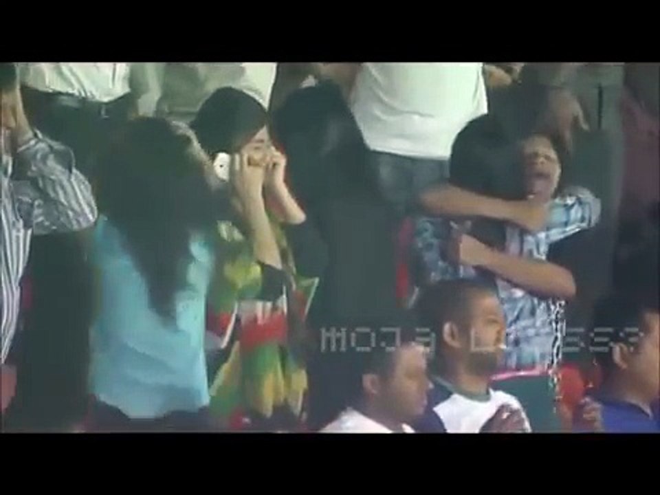 Bangladeshi cricket fans crying