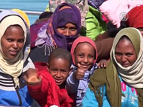 После кораблекрушения мигрантов поддерживают психологи