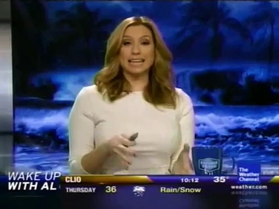 Stephanie Abrams nip-pokies! (1) (or am I imagining it??))