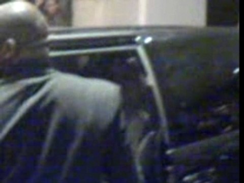 Michael Jackson enters Carlton Towers