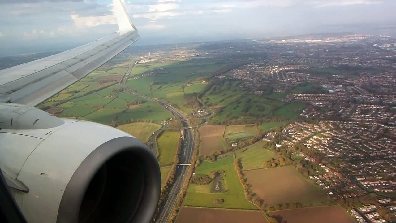 Ryanair Boeing 737-800 landing in Liverpool runway 09 from Ireland West Knock