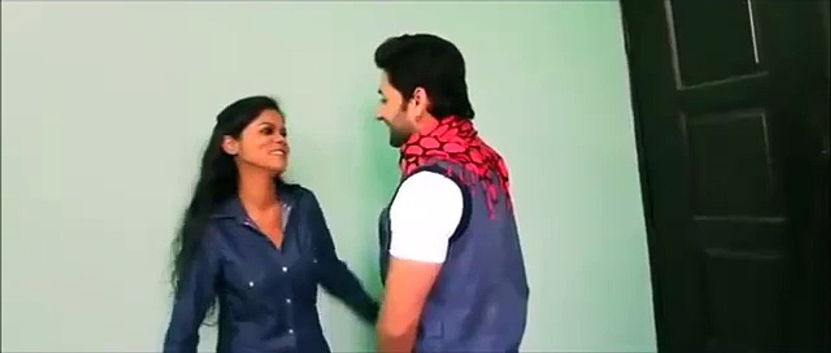 Hot Indian couple kissing Scandals