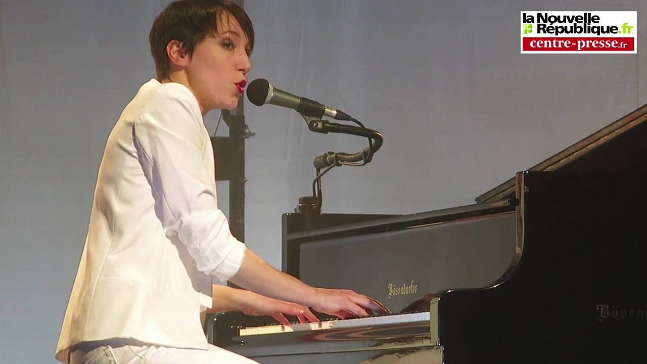 VIDEO. Châtellerault : Jeanne Cherhal en concert