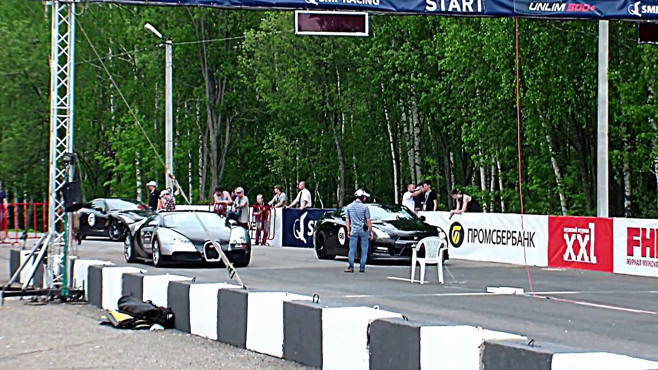 Bugatti Veyron vs Nissan GTR