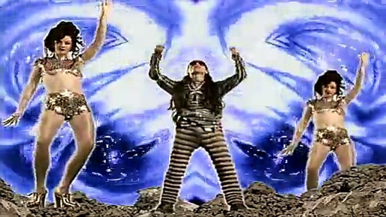 JASON STATHAM dans un clip bien kitch des années 90...