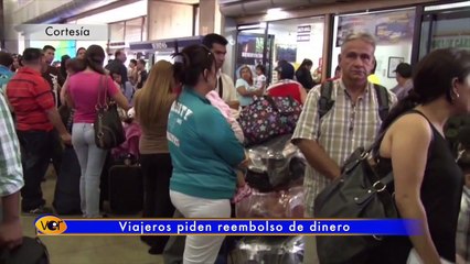 Скачать видео: Desconcierto en aerolíneas por viajeros exigiendo reembolso de boletos