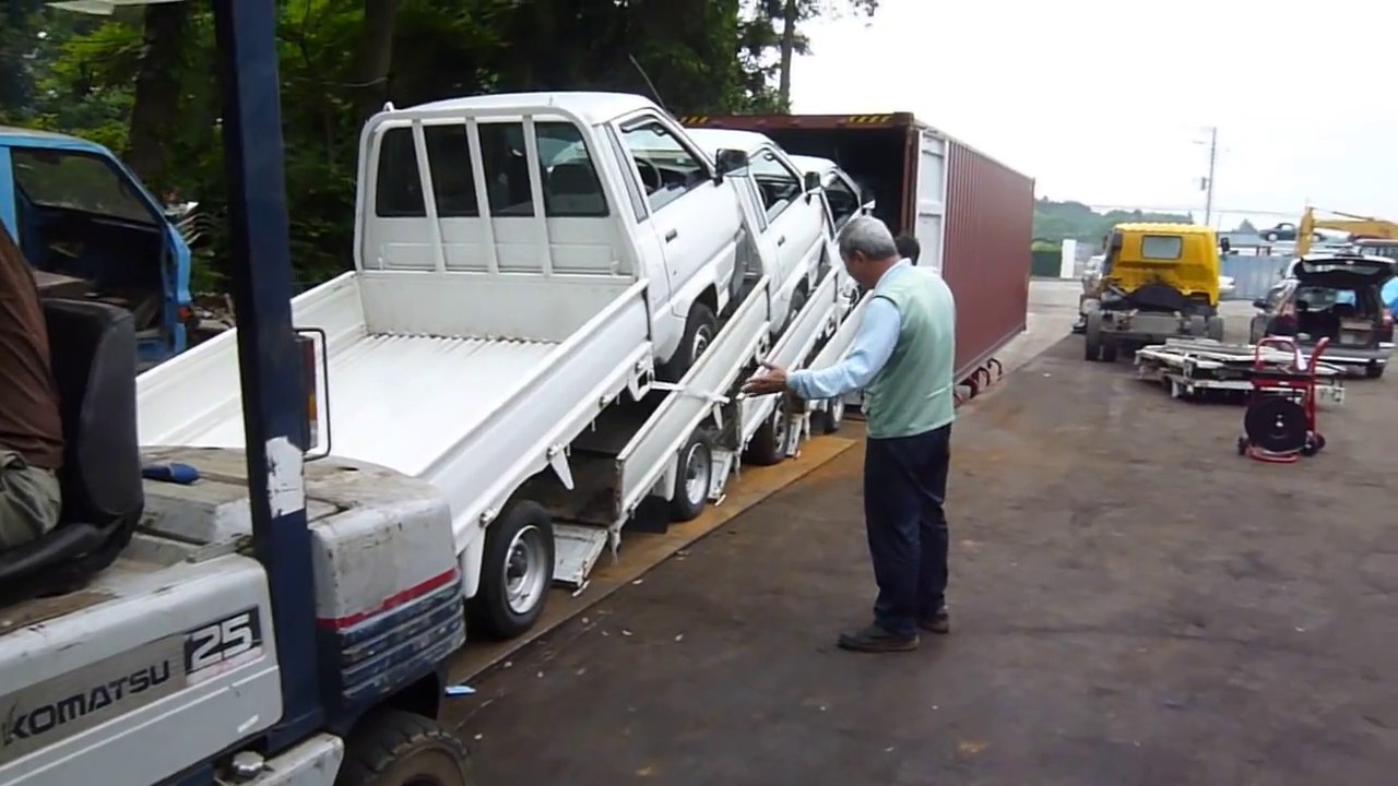 5 camionnettes 1 conteneur